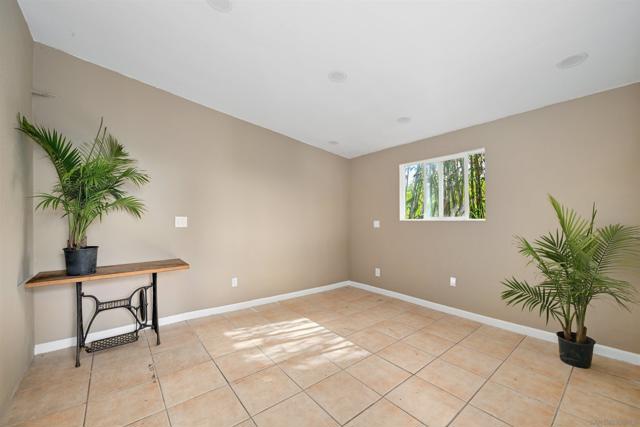 2344 Warmlands Ave, Vista CA: https://media.crmls.org/mediaz/3a2d9415-1bab-49bb-9bcd-afffdbc748c3.jpg