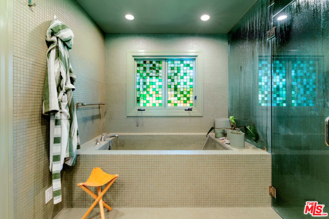 1672 Buckingham Road, Los Angeles CA: https://media.crmls.org/mediaz/3a2db2a7-2a73-4a7f-8f5b-f7fc576de0cd.jpg