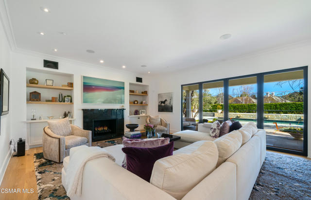 2160 Marshbrook Road, Thousand Oaks CA: https://media.crmls.org/mediaz/3a2df8a8-7a3f-4455-b1bb-1a59ba1ffc96.jpg