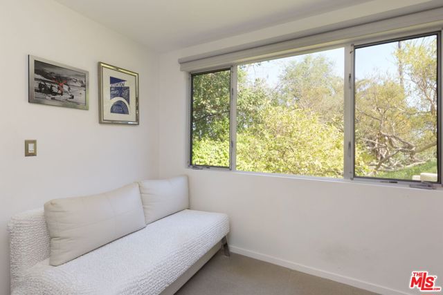 14622 Valley Vista Boulevard, Sherman Oaks CA: https://media.crmls.org/mediaz/3a2e2bc0-1601-4ef6-a20f-ef7136cc41d3.jpg