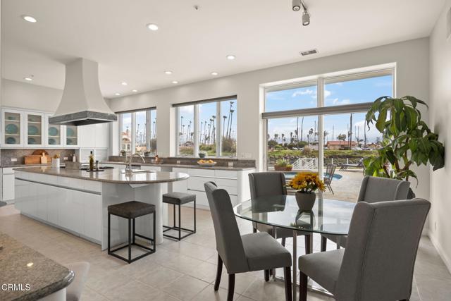 3097 Bayshore Avenue, Ventura CA: https://media.crmls.org/mediaz/3a2e7ee7-de8c-43b5-8ff0-88e3940cbb89.jpg