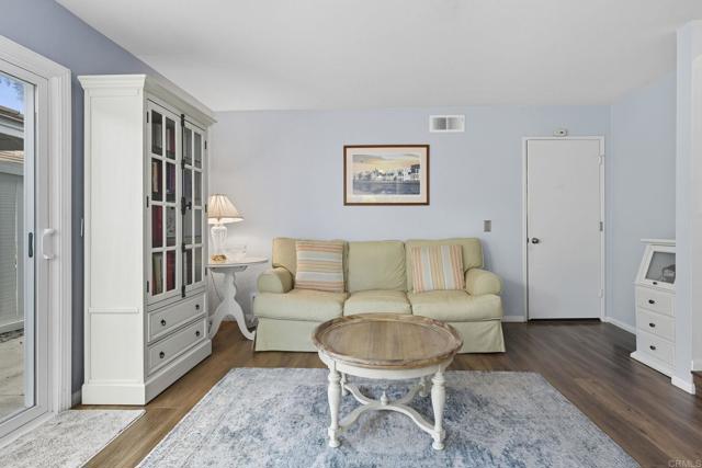 7925 Calle Madrid, Carlsbad CA: https://media.crmls.org/mediaz/3a2ebc0c-ddd7-49b1-8043-fcd728a8fe89.jpg