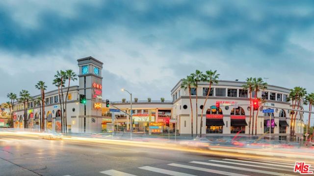 7957 Fountain Avenue, West Hollywood CA: https://media.crmls.org/mediaz/3a2f24e5-c902-452f-865a-d7476cde350c.jpg