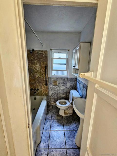 1135 41 26th Street, San Diego CA: https://media.crmls.org/mediaz/3a2fb28b-8549-48dd-a80e-f124faf41019.jpg