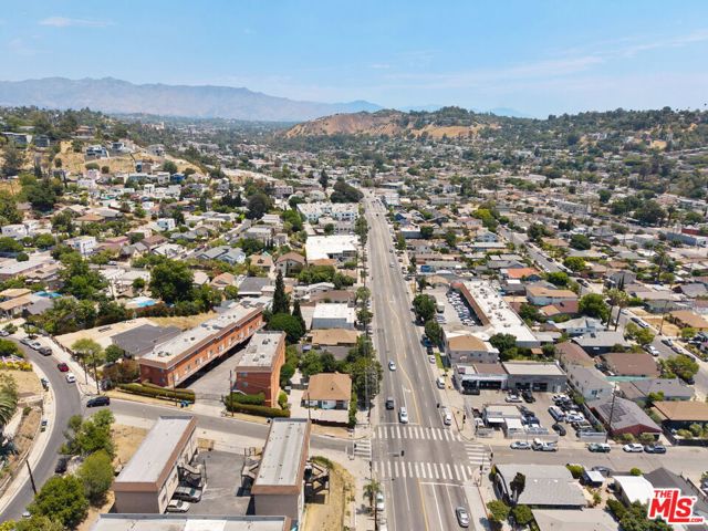 3501 N Figueroa Street, Los Angeles CA: https://media.crmls.org/mediaz/3a303184-8683-4324-a411-532b0f3a0cd8.jpg