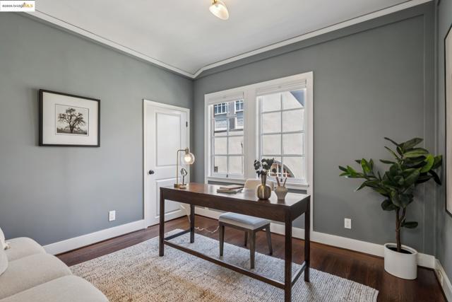 612 Longridge Rd, Oakland CA: https://media.crmls.org/mediaz/3a306d55-60fa-430c-b45a-db6945cf6b6c.jpg
