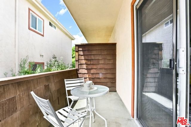 5414 Newcastle Avenue, 65 photo 4