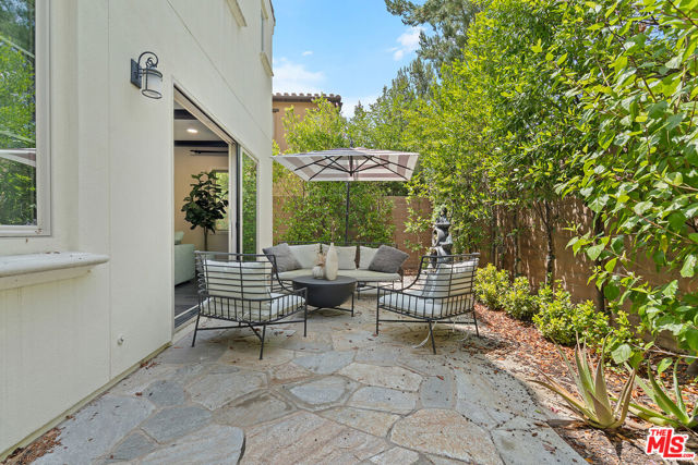 55 Suede, Irvine CA: https://media.crmls.org/mediaz/3a30f094-34d4-417b-85bb-d3896bf06b61.jpg