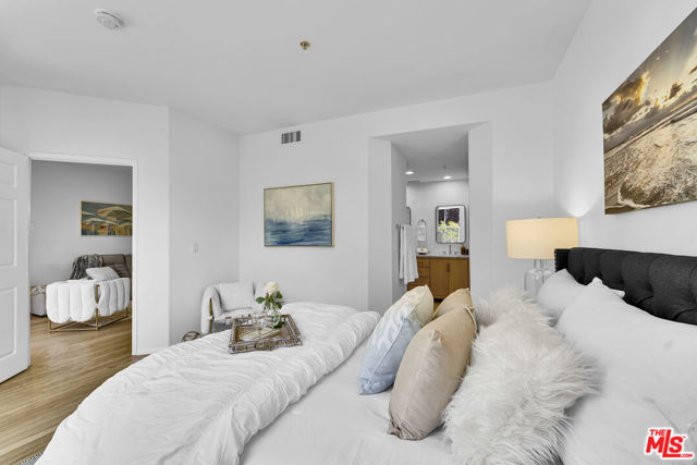 13075 Pacific, Playa Vista CA: https://media.crmls.org/mediaz/3a312fef-a91c-48ee-8770-b128c20703bd.jpg