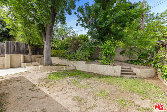 5013 Catalon Avenue, Woodland Hills CA: https://media.crmls.org/mediaz/3a315763-221c-409d-afeb-2f9b0b04d257.jpg