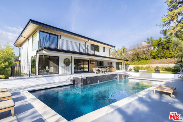 11428 Dona Lola Drive, Studio City CA: https://media.crmls.org/mediaz/3a31af3c-2883-47c6-a762-b6ec481498aa.jpg