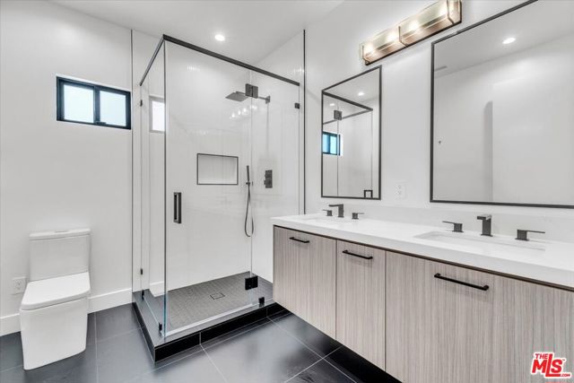 5456 Hazeltine Avenue, Sherman Oaks CA: https://media.crmls.org/mediaz/3a31de66-d663-497a-875b-f224c9840417.jpg