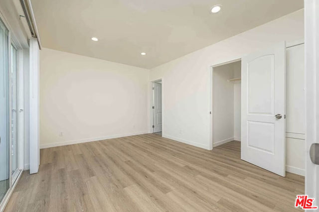 2103 S Burnside Avenue, Los Angeles CA: https://media.crmls.org/mediaz/3a323712-ec6c-4339-a8d9-d07f8e127d29.jpg