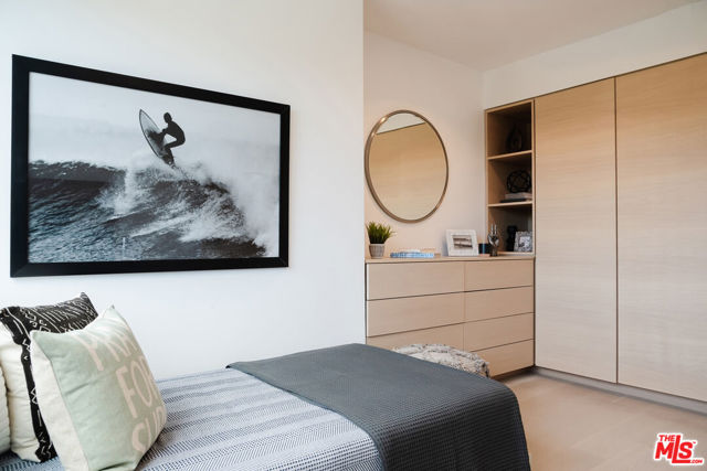 532 6th Street, Manhattan Beach CA: https://media.crmls.org/mediaz/3a32ccff-21ec-4185-9810-0255278f97ff.jpg