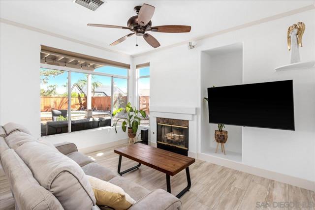 2412 Starlight Gln, Escondido CA: https://media.crmls.org/mediaz/3a32f8e7-d3a8-48fe-b8d7-5de100635c35.jpg