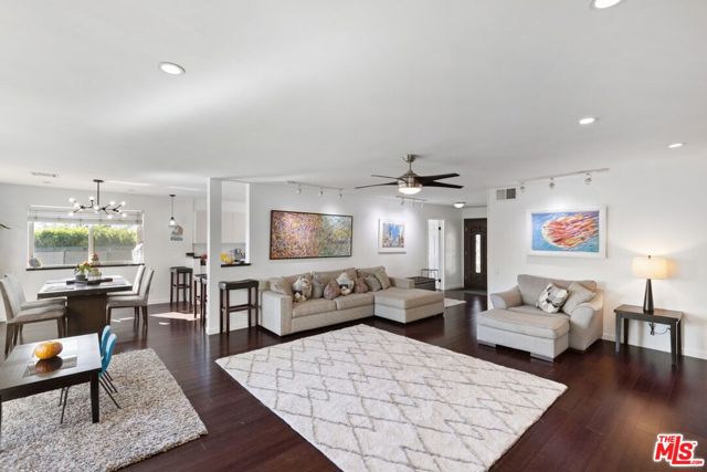 7130 Gateshead Way, West Hills CA: https://media.crmls.org/mediaz/3a331b2d-5aeb-417f-a5b6-3a130637f459.jpg