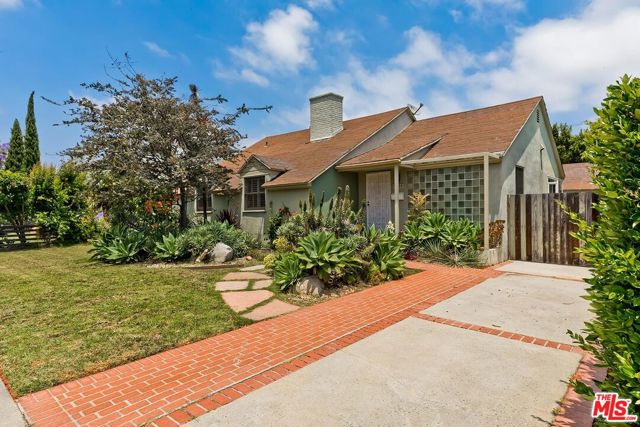 3238 Corinth Avenue, Los Angeles CA: https://media.crmls.org/mediaz/3a33b256-1f60-4c3c-9627-31b7cd8e2c55.jpg