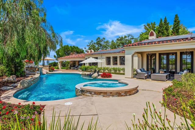7975 Villas, San Diego CA: https://media.crmls.org/mediaz/3a33dcdb-c597-443f-9cfe-b428861cd38d.jpg