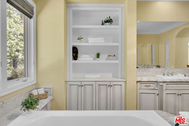 29734 Mulholland Highway, Agoura Hills CA: https://media.crmls.org/mediaz/3a33e18e-91cb-4318-9cb5-85064b6b56fb.jpg