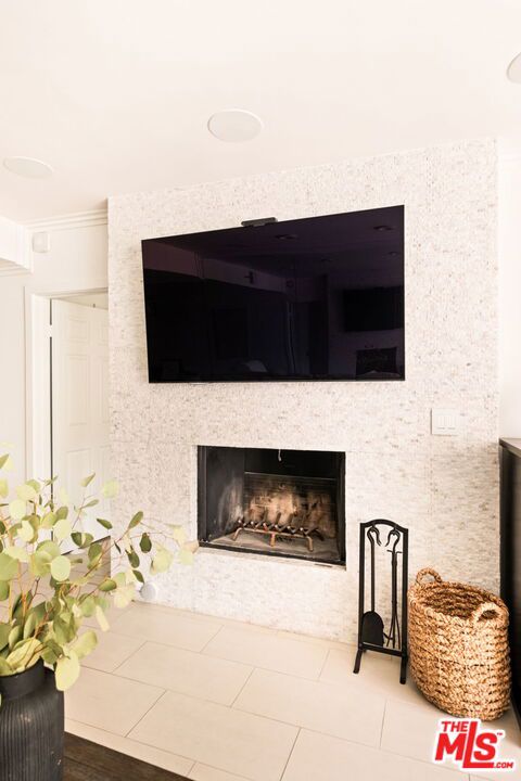 2940 Neilson Way, Santa Monica CA: https://media.crmls.org/mediaz/3a34eff7-7e56-4816-beb3-8d3a54faeba7.jpg