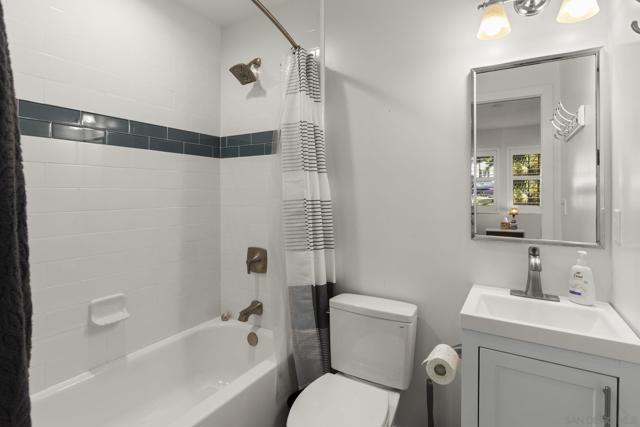 Image 21 of 75 For 418 Parkwood Ln