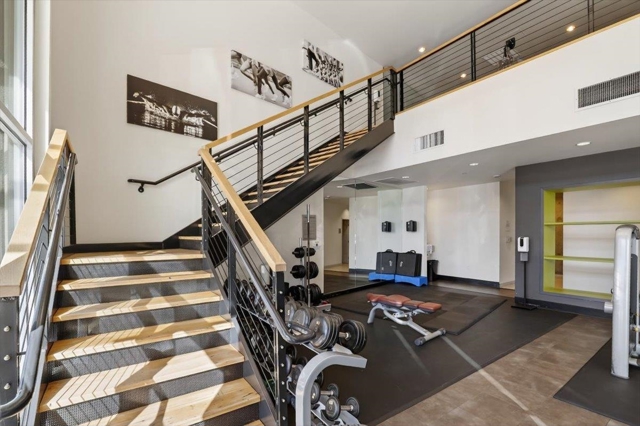 311 Oak St, Oakland CA: https://media.crmls.org/mediaz/3a359090-95dd-4617-bf82-7681835dac40.jpg