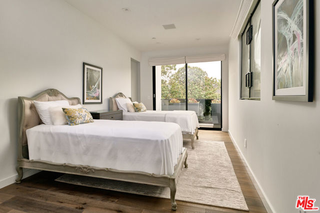 144 N Bowling Green Way, Los Angeles CA: https://media.crmls.org/mediaz/3a36143a-986d-41cb-9afa-4661c76f91b7.jpg