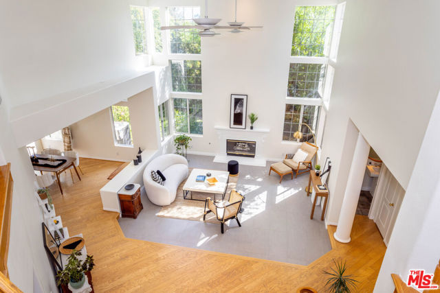 27350 Landon Place, Valencia CA: https://media.crmls.org/mediaz/3a365cfa-c331-40dd-b04a-6d70908ee10c.jpg