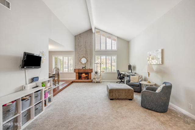 2345 Cragmont Court, Simi Valley CA: https://media.crmls.org/mediaz/3a36d0d8-1953-44f5-b27f-3507ec9e27ce.jpg