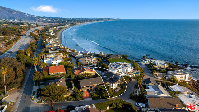 31558 Victoria Point Road, Malibu CA: https://media.crmls.org/mediaz/3a37675c-aab9-4a0a-8861-fa13ac5accfe.jpg