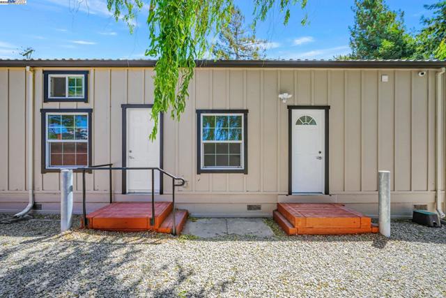 3920 Gravenstein Hwy, Sebastopol CA: https://media.crmls.org/mediaz/3a38640b-fb68-4124-bdee-666206a8e1c8.jpg