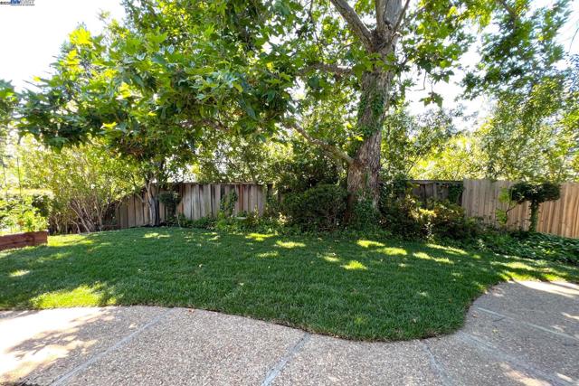 211 Arthur Ct, Danville CA: https://media.crmls.org/mediaz/3a38e115-05a7-47be-99f9-99ca2dfad3c5.jpg