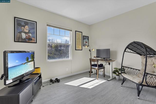 4605 Keller Ridge Dr, Clayton CA: https://media.crmls.org/mediaz/3a39104e-f5c7-4ef1-8772-6c4a40e17340.jpg