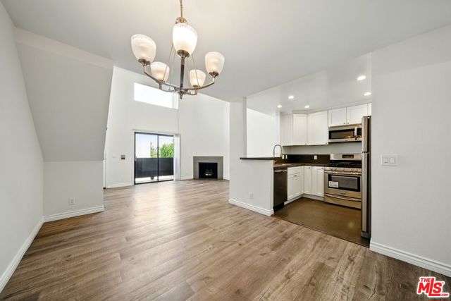 6212 FULTON Avenue, Van Nuys CA: https://media.crmls.org/mediaz/3a39f2df-4c25-4def-be95-1932f165f1a8.jpg