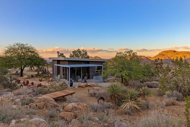8744 Star Lane, Joshua Tree CA: https://media.crmls.org/mediaz/3a39f3da-d219-4da3-bcf3-e99ad031a8c9.jpg