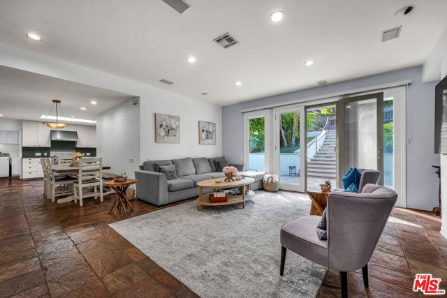 10321 Rochester Avenue, Los Angeles CA: https://media.crmls.org/mediaz/3a3a0dd8-fb1e-45c3-92af-777045dce90e.jpg