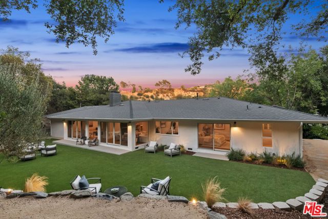 4031 Deerhorn Drive, Sherman Oaks CA: https://media.crmls.org/mediaz/3a3a1d86-0948-450f-83de-c418aec49362.jpg