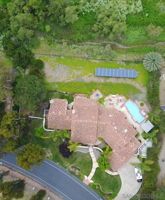 528 Flores de Oro, Rancho Santa Fe CA: https://media.crmls.org/mediaz/3a3a2820-10be-4d6e-8b1f-1cd3a4970fbc.jpg