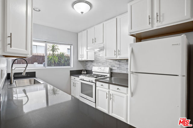 11743 Mayfield, Los Angeles CA: https://media.crmls.org/mediaz/3a3a695e-e00b-4b0f-9e19-ca2d84abb42e.jpg