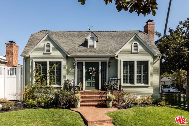 880 WELLESLEY Avenue, Los Angeles CA: https://media.crmls.org/mediaz/3a3a9ba7-9868-49f1-a898-9e91801ef960.jpg