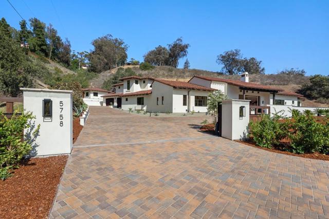 5758 Las Palomas, Rancho Santa Fe CA: https://media.crmls.org/mediaz/3a3aec77-aa59-426e-8c2c-cb3aa914300f.jpg