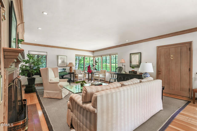 818 Huntington Garden Drive, San Marino CA: https://media.crmls.org/mediaz/3a3b678f-ba1c-4c77-bbba-ed771bbb35e0.jpg