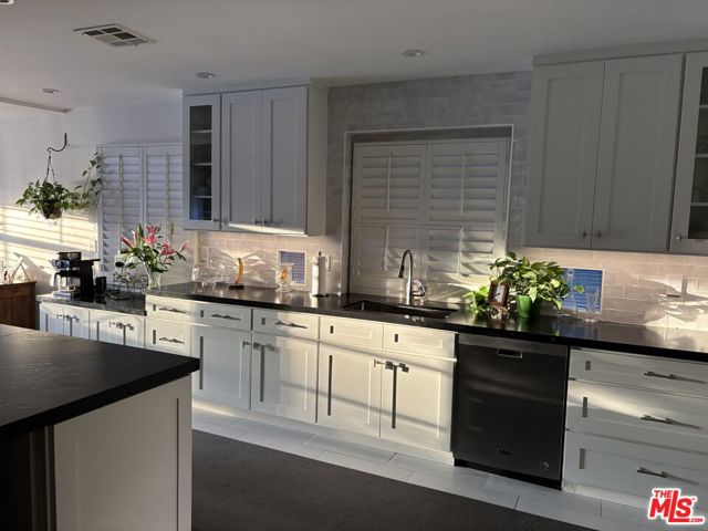 22491 Domingo Road, Woodland Hills CA: https://media.crmls.org/mediaz/3a3c3aa9-e6dc-4321-9449-4435956ae680.jpg