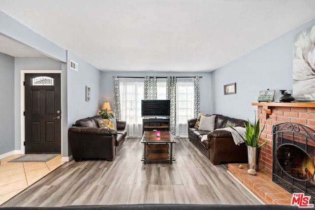 20205 Parthenia Street photo 7