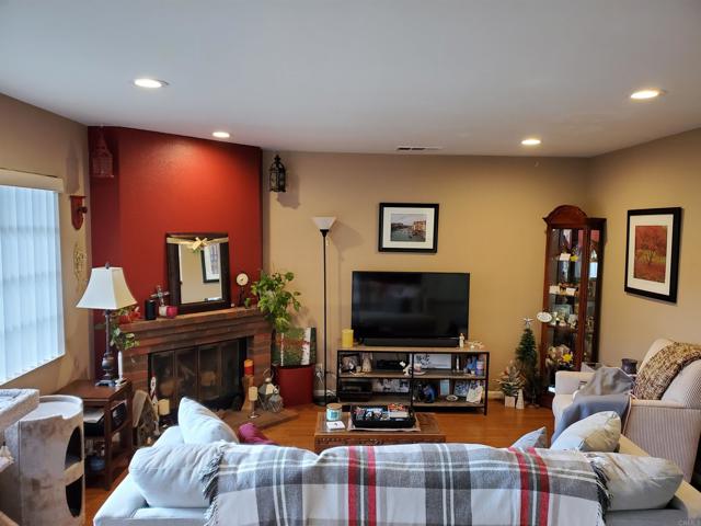 Detail Gallery Image 4 of 24 For 10180 Plam Glen Dr #58,  Santee,  CA 92071 - 3 Beds | 2/1 Baths