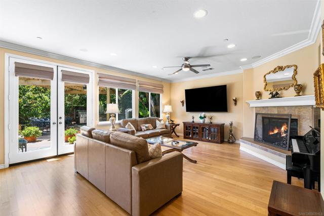 10286 Walnutdale St, San Diego CA: https://media.crmls.org/mediaz/3a3d2c9d-ca50-4958-9950-a800bc3fb40d.jpg