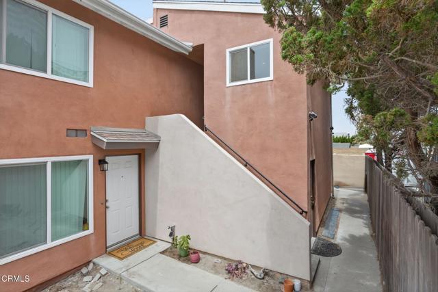 Detail Gallery Image 2 of 6 For 5507 Driftwood St, Oxnard,  CA 93035 - 2 Beds | 2 Baths