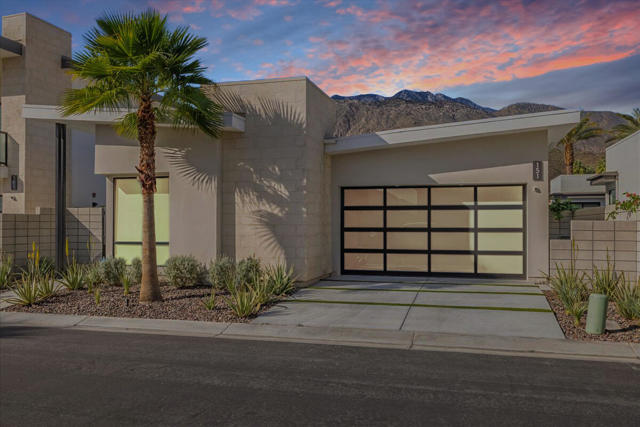 151 Holliday Way, Palm Springs CA: https://media.crmls.org/mediaz/3a3db64f-b664-4fa8-a464-557ba41d759f.jpg
