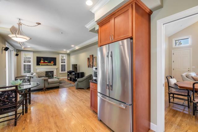 992 Lakeview Way, Redwood City CA: https://media.crmls.org/mediaz/3a3dcbf3-40f0-4df6-8344-150be9152a41.jpg