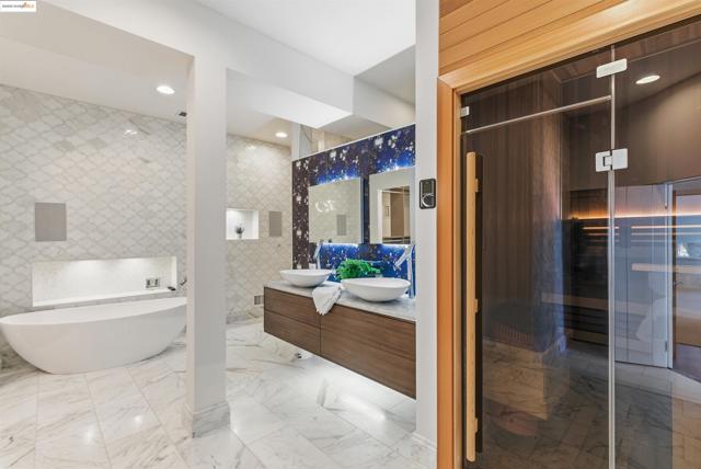 6413 Gwin Ct, Oakland CA: https://media.crmls.org/mediaz/3a3e0575-948e-46a0-a2f8-ff465b57699b.jpg